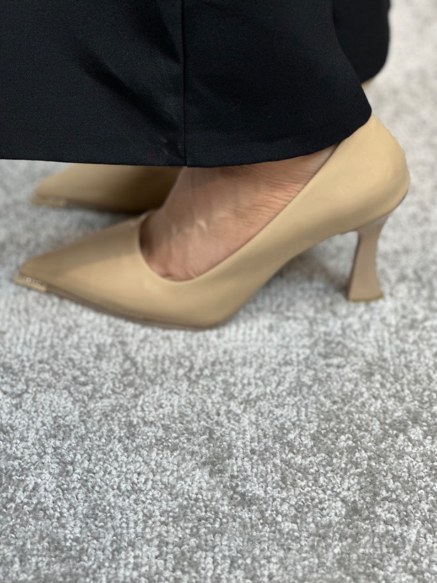 کفش مجلسی زنانه ورنی پاشنه 9 سانت مدل رونسانس