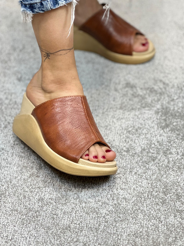 صندل طبی لژدار زنانه (دمپایی) سبک و راحت 10 سانتی مدل المیرا