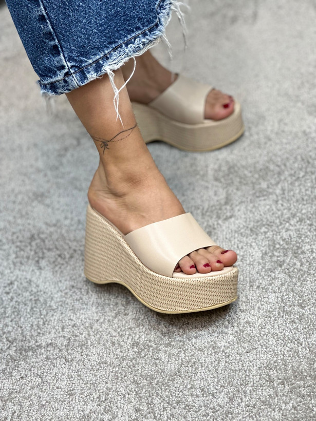 صندل طبی زنانه لژدار مدل ژیکان