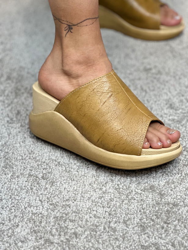 صندل طبی لژدار زنانه (دمپایی) سبک و راحت 10 سانتی مدل المیرا