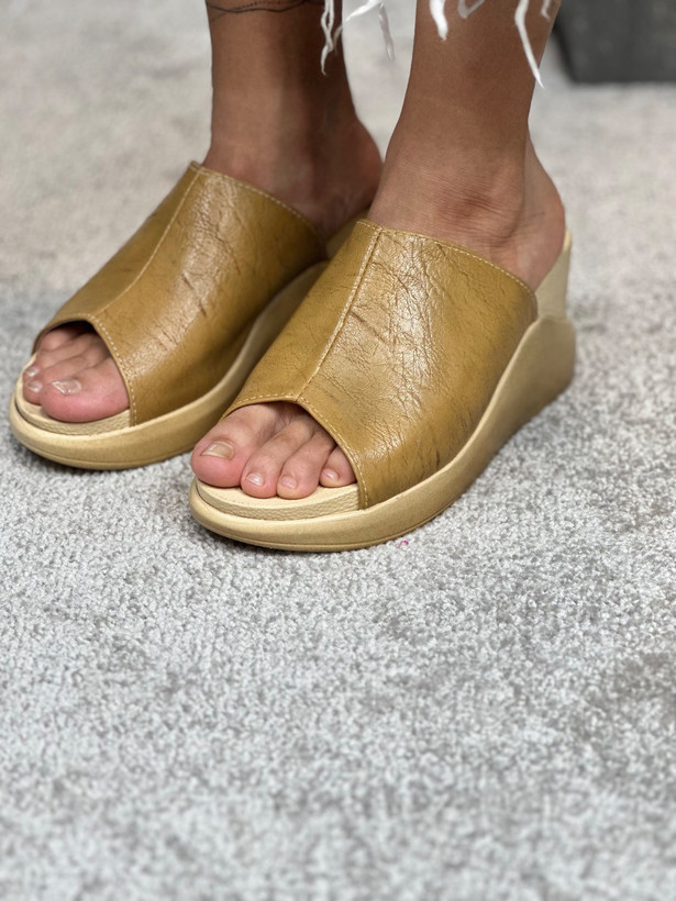 صندل طبی لژدار زنانه (دمپایی) سبک و راحت 10 سانتی مدل المیرا