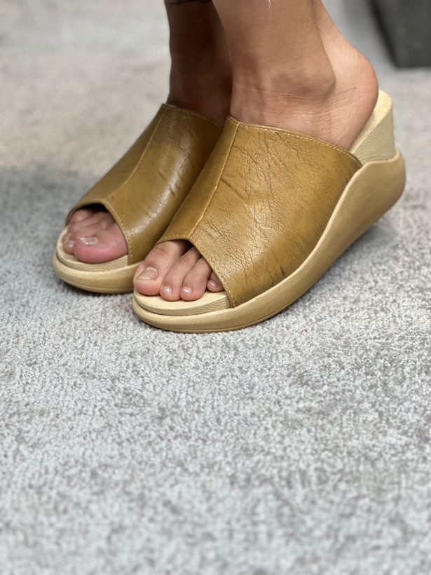 صندل طبی لژدار زنانه (دمپایی) سبک و راحت 10 سانتی مدل المیرا