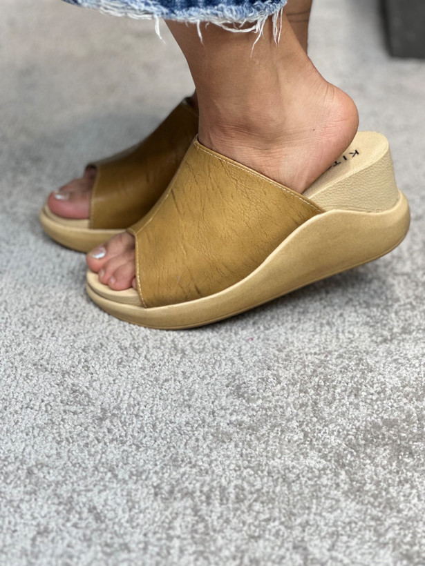 صندل طبی لژدار زنانه (دمپایی) سبک و راحت 10 سانتی مدل المیرا